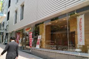 Rakuten Mobile's Shibuya Koen-dori branch